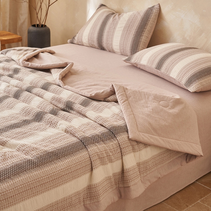 91家纺网 家纺一手货源 找家纺 简如 2026新款里外全棉色织提花夏凉被夏被空调被四件套素条系列 素条-咖