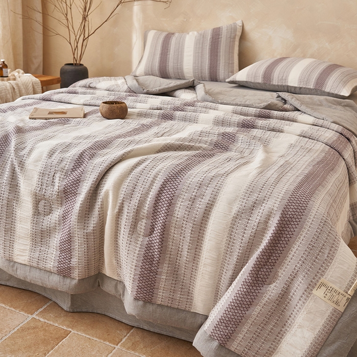 91家纺网 家纺一手货源 找家纺 简如 2026新款里外全棉色织提花夏凉被夏被空调被四件套素条系列 素条-灰