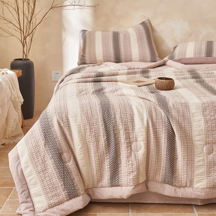91家纺网 家纺一手货源 找家纺 简如 2026新款里外全棉色织提花夏凉被夏被空调被四件套素条系列 素条-咖