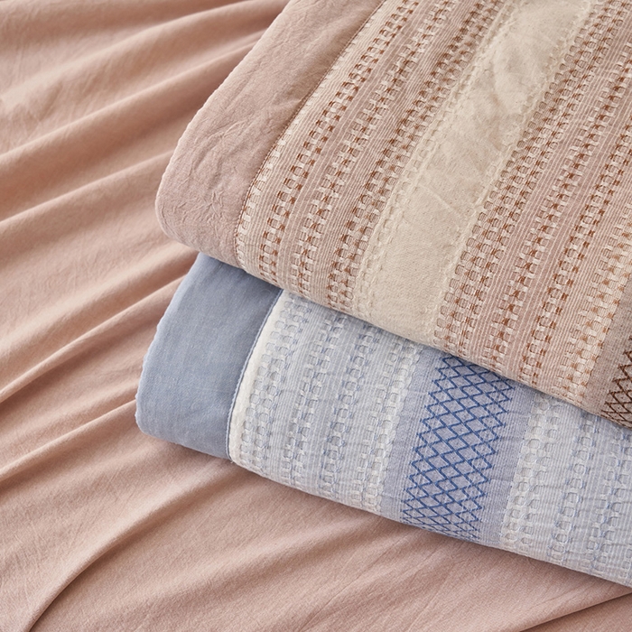 91家纺网 家纺一手货源 找家纺 简如 2026新款里外全棉色织提花夏凉被夏被空调被四件套素条系列 组合图仅供参考不可下单