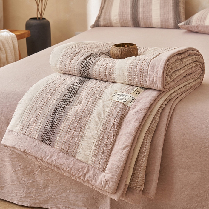 91家纺网 家纺一手货源 找家纺 简如 2026新款里外全棉色织提花夏凉被夏被空调被四件套素条系列 素条-咖