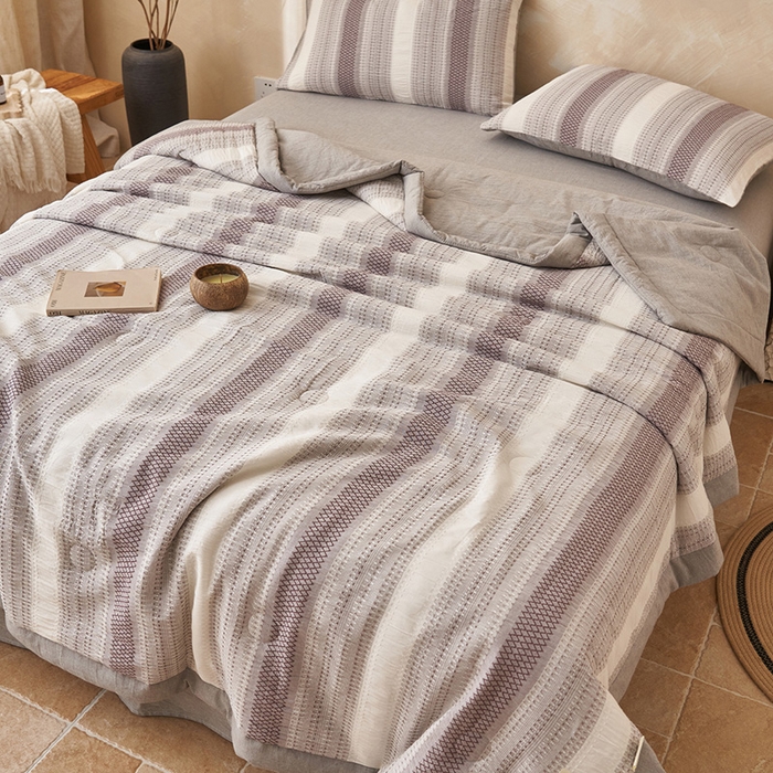 91家纺网 家纺一手货源 找家纺 简如 2026新款里外全棉色织提花夏凉被夏被空调被四件套素条系列 素条-灰