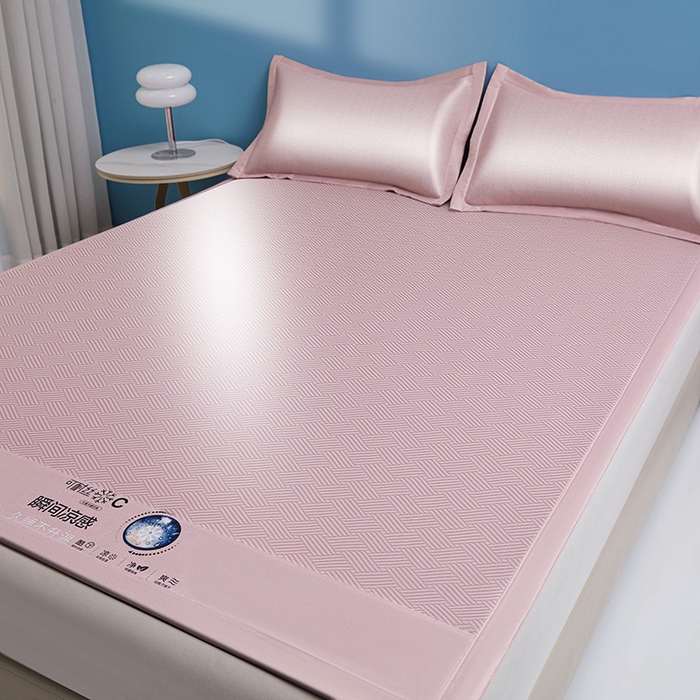 91家纺网 家纺一手货源 找家纺 义博家纺 2026新款碳光提花冰丝席床席款床单款 饼干格 雅粉