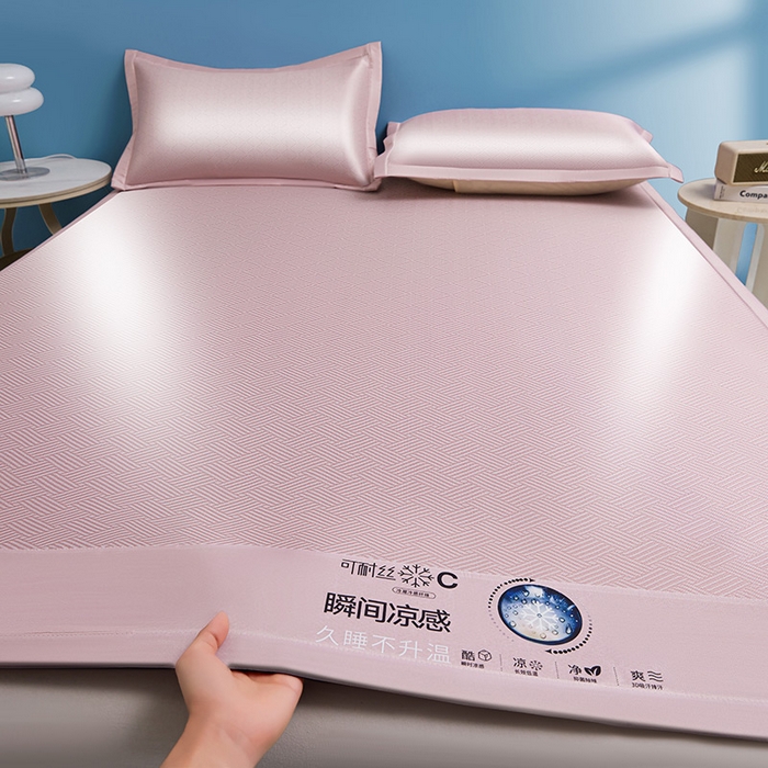 91家纺网 家纺一手货源 找家纺 义博家纺 2026新款碳光提花冰丝席床席款床单款 饼干格 雅粉