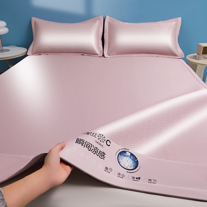 91家纺网 家纺一手货源 找家纺 义博家纺 2026新款碳光提花冰丝席床席款床单款 饼干格 雅粉