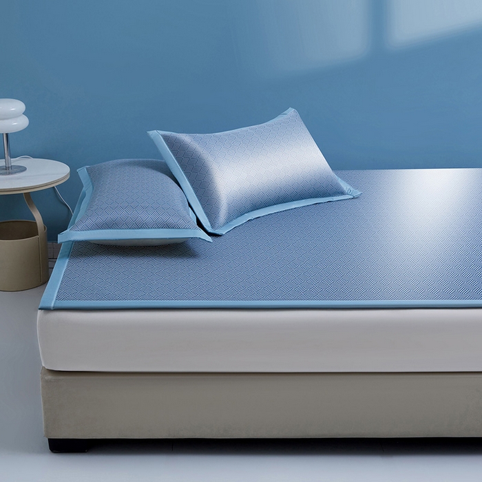 91家纺网 家纺一手货源 找家纺 义博家纺 2026新款碳光提花冰丝席床席款床单款 饼干格 冰蓝