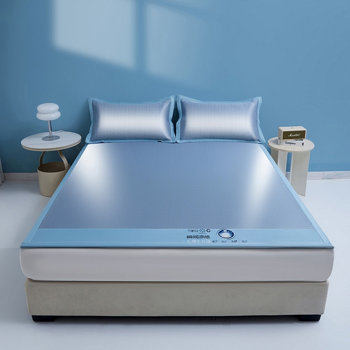 91家纺网 家纺一手货源 找家纺 义博家纺 2026新款碳光提花冰丝席床席款床单款 饼干格 冰蓝