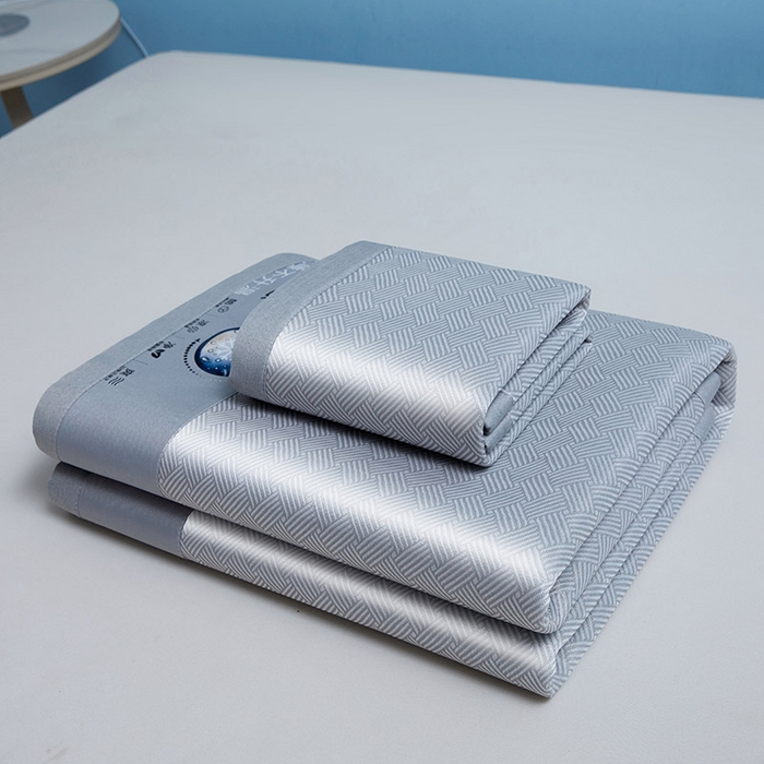 91家纺网 家纺一手货源 找家纺 义博家纺 2026新款碳光提花冰丝席床席款床单款 饼干格 梦灰