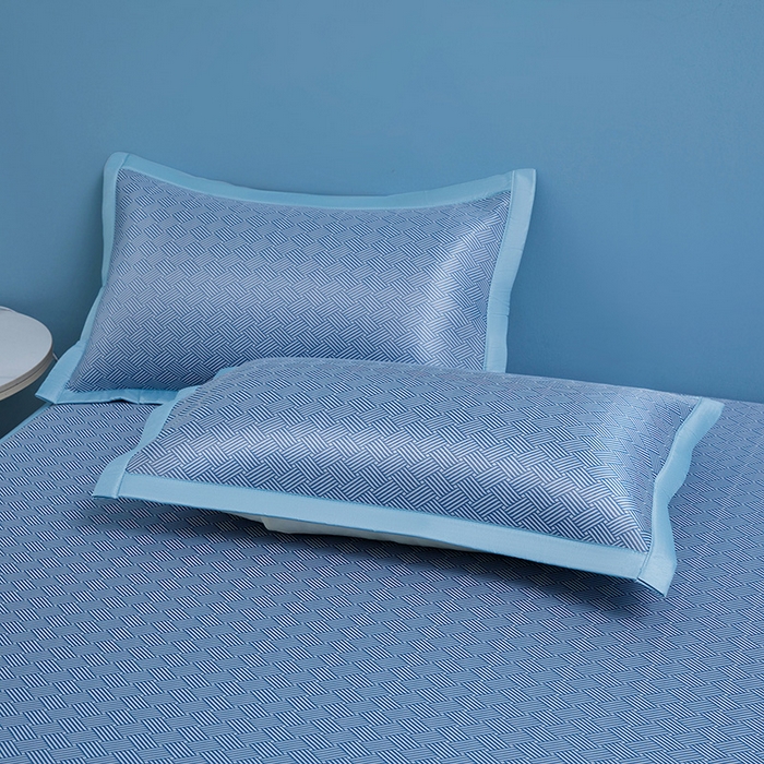 91家纺网 家纺一手货源 找家纺 义博家纺 2026新款碳光提花冰丝席床席款床单款 饼干格 冰蓝