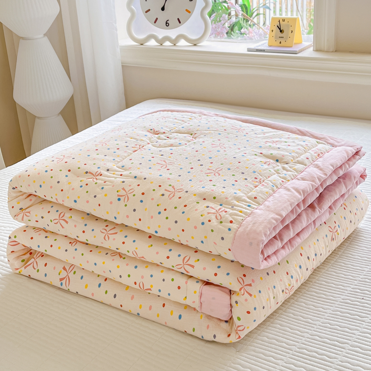 91家纺网 家纺一手货源 找家纺 （总）优承佳生活馆 2026新款云感双层纱卡通小清新风格棉花夏被（提供买家秀）