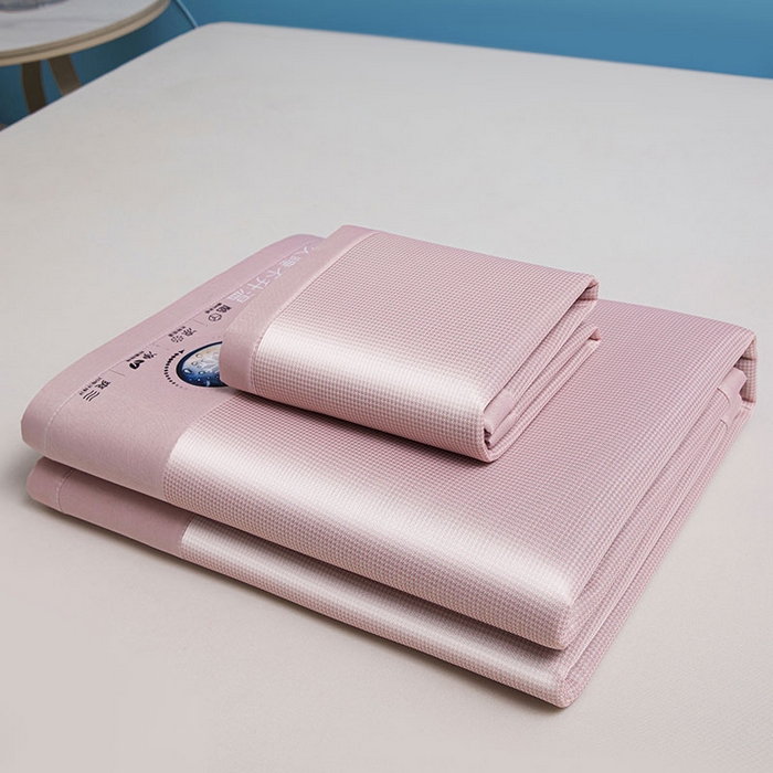 91家纺网 家纺一手货源 找家纺 义博家纺 2026新款碳光提花冰丝席床席款床单款 千鸟格 雅粉