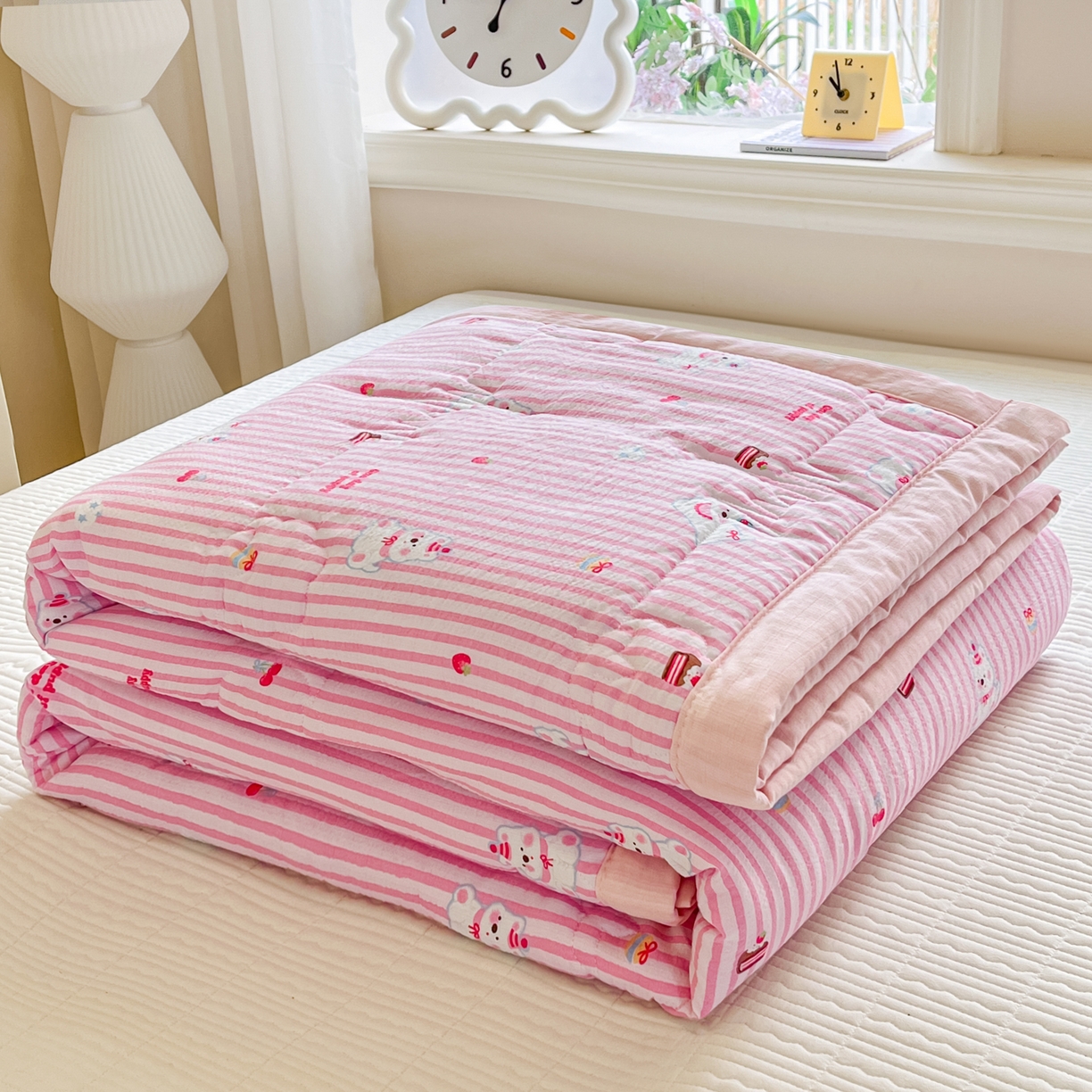 91家纺网 家纺一手货源 找家纺 （总）优承佳生活馆 2026新款云感双层纱卡通小清新风格棉花夏被（提供买家秀）
