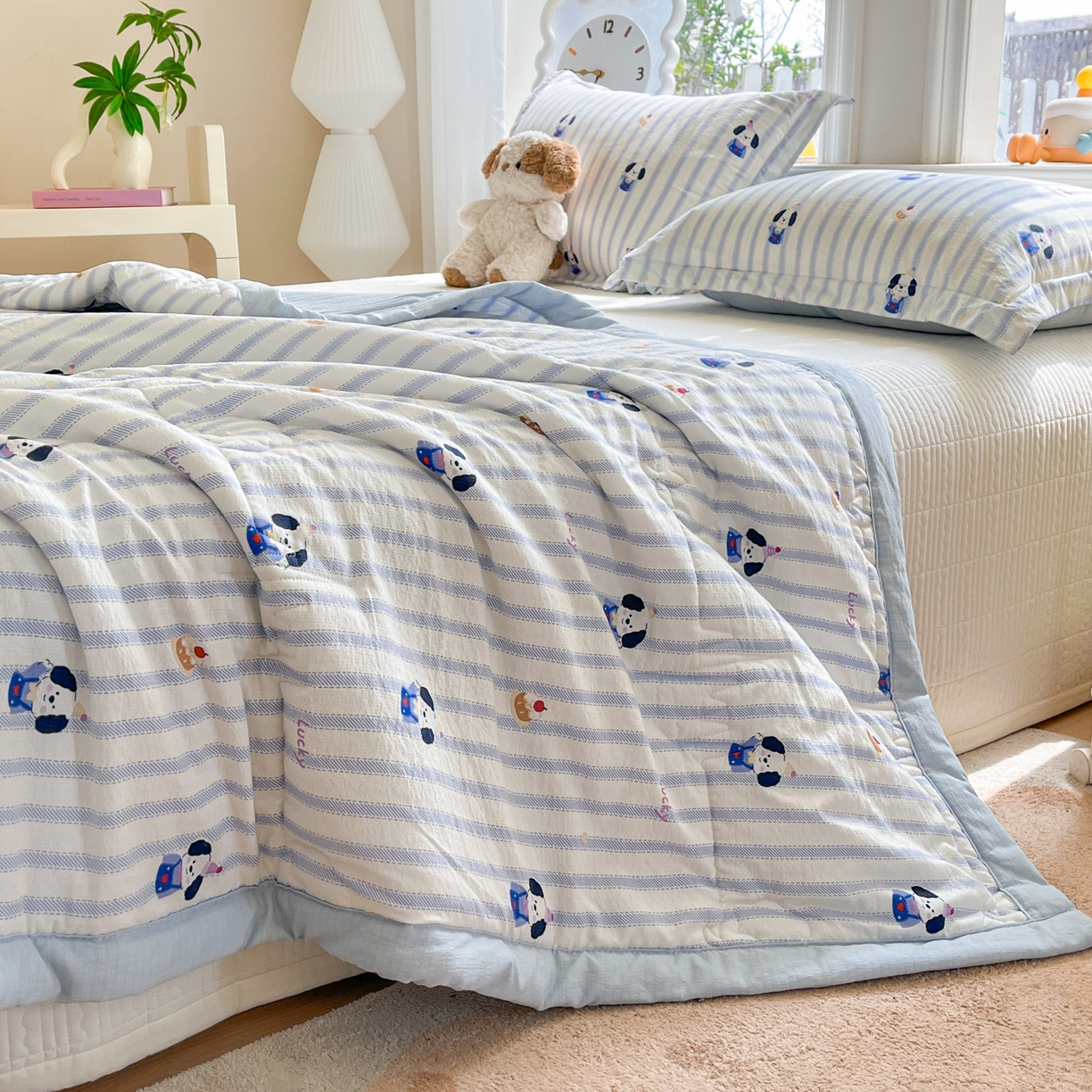 91家纺网 家纺一手货源 找家纺 优承佳生活馆 2026新款云感双层纱卡通小清新风格棉花夏被（提供买家秀） Lucky汪汪