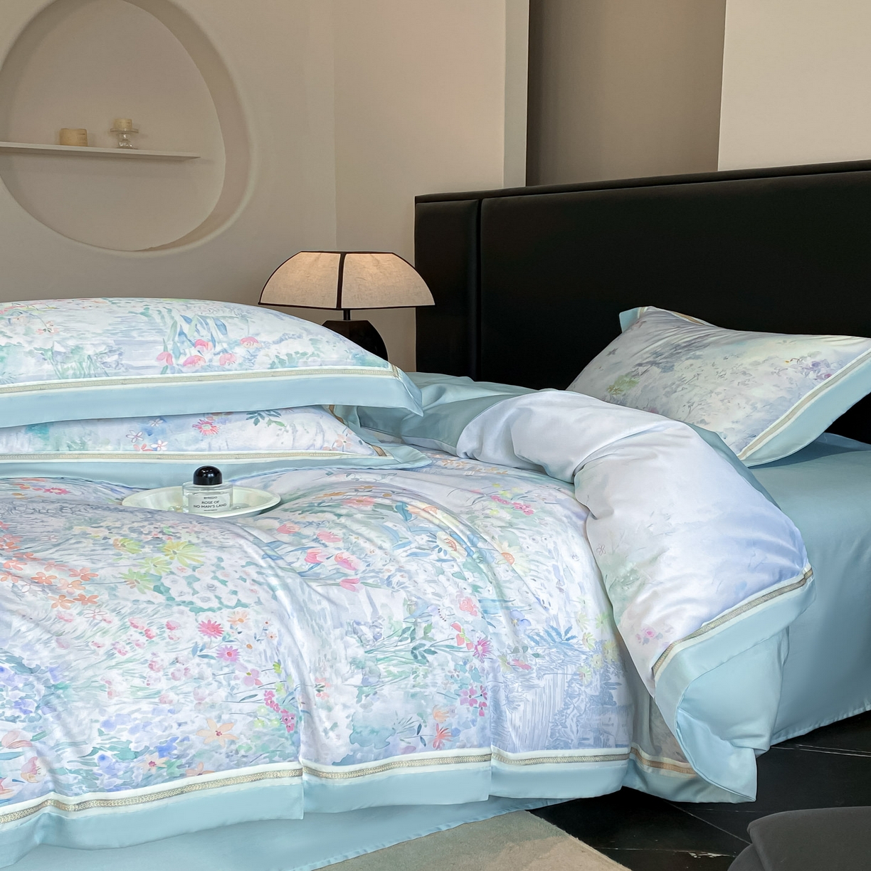 91家纺网 家纺一手货源 找家纺 博纳家纺 2026新款林间鹿语系列天丝四件套 春野序-海岛蓝