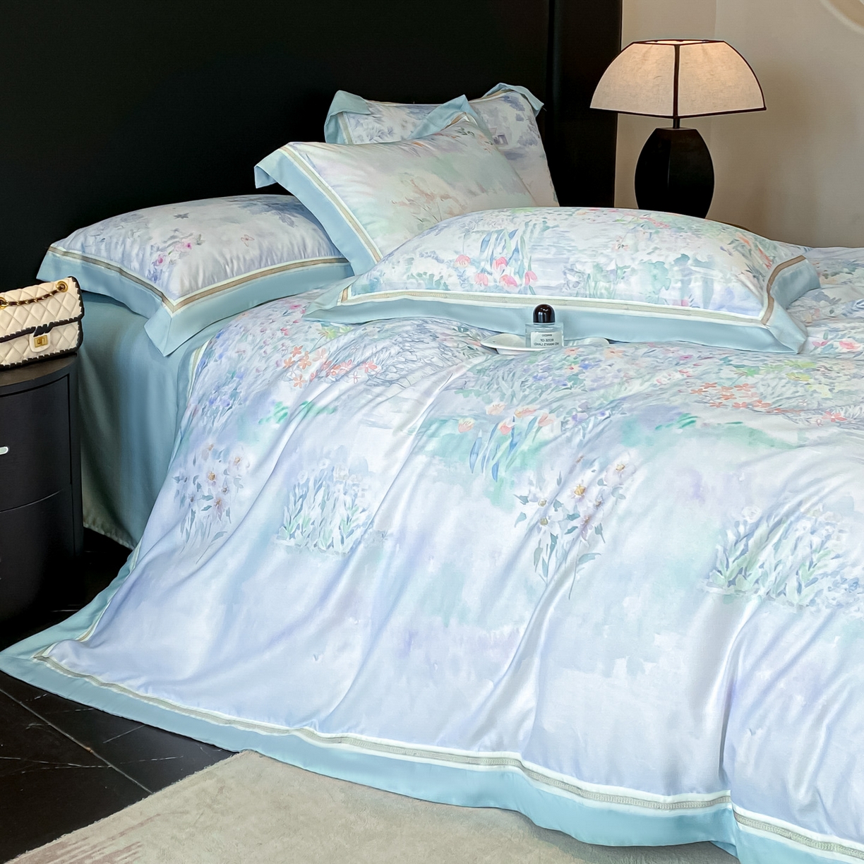 91家纺网 家纺一手货源 找家纺 博纳家纺 2026新款林间鹿语系列天丝四件套 春野序-海岛蓝