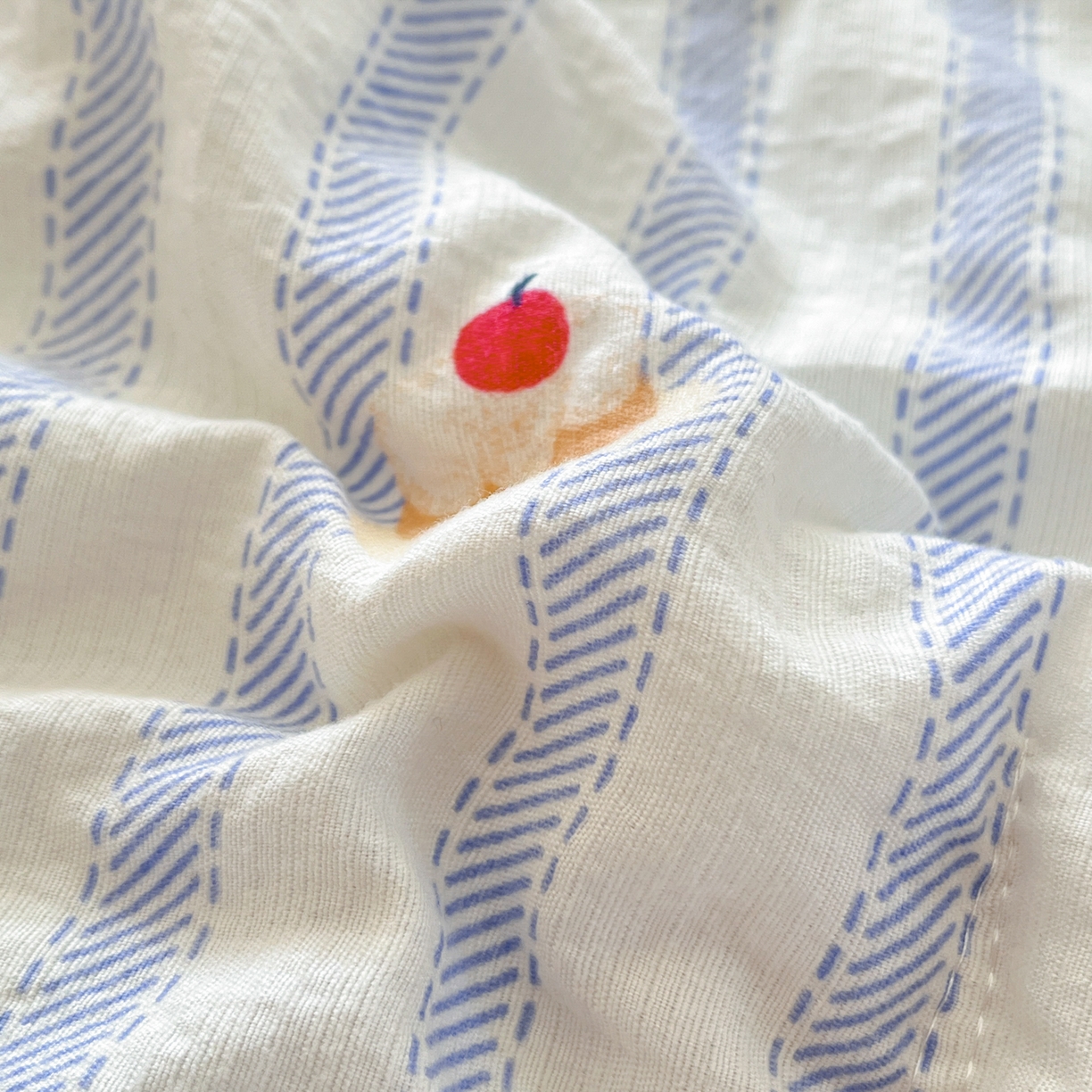 91家纺网 家纺一手货源 找家纺 优承佳生活馆 2026新款云感双层纱卡通小清新风格棉花夏被（提供买家秀） Lucky汪汪