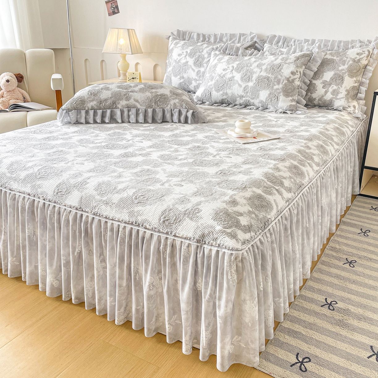 91家纺网 家纺一手货源 找家纺 （总）莱凯家纺 2026新款550gPE提花床裙款凉席席子