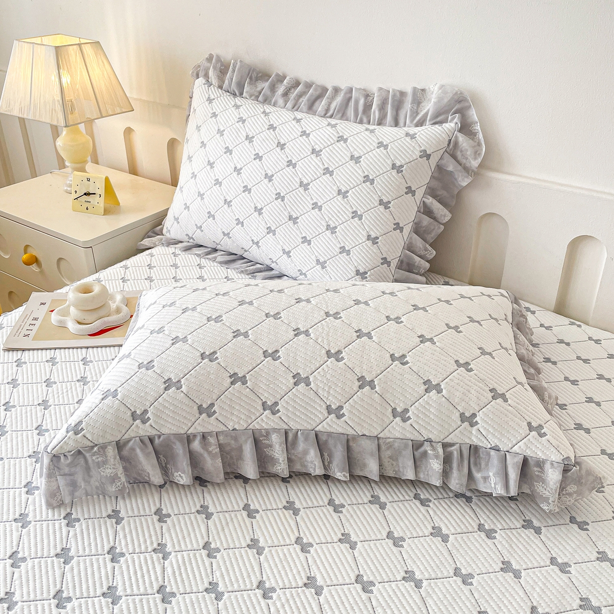 91家纺网 家纺一手货源 找家纺 莱凯家纺 2026新款550gPE提花床裙款凉席席子 小马菱格