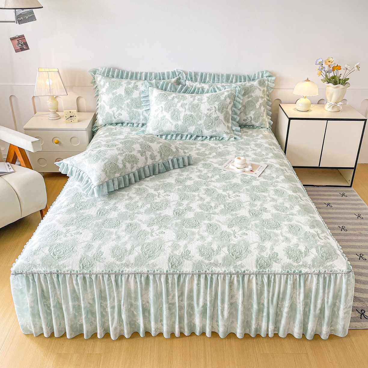 91家纺网 家纺一手货源 找家纺 莱凯家纺 2026新款550gPE提花床裙款凉席席子 雾影玫瑰-绿