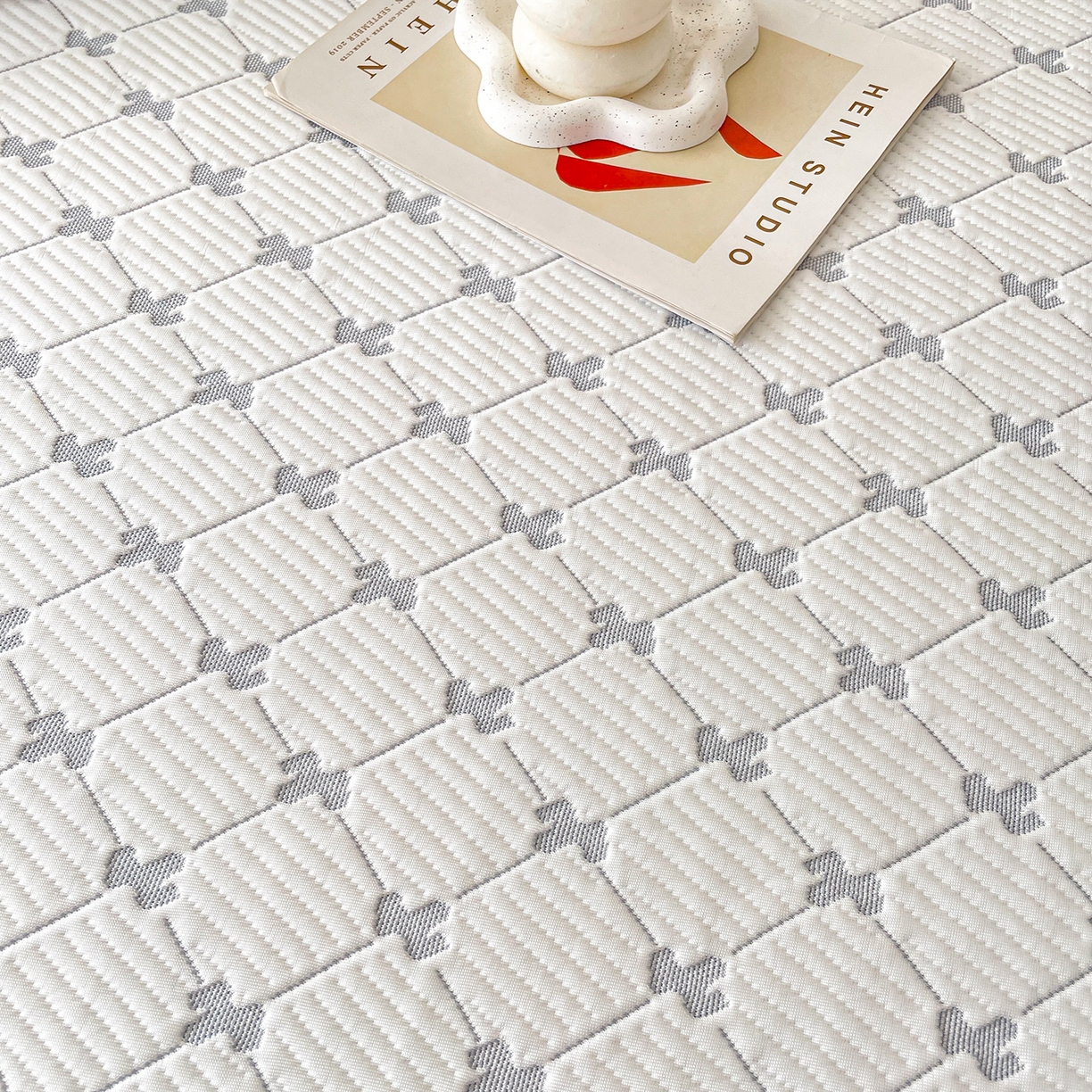 91家纺网 家纺一手货源 找家纺 莱凯家纺 2026新款550gPE提花床裙款凉席席子 小马菱格