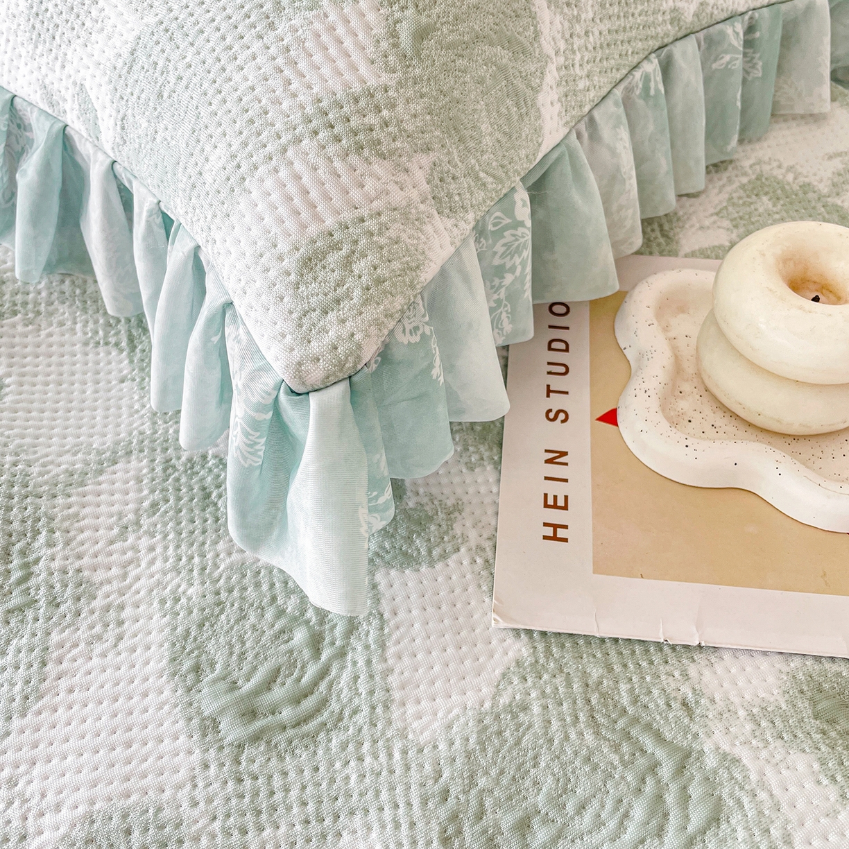 91家纺网 家纺一手货源 找家纺 莱凯家纺 2026新款550gPE提花床裙款凉席席子 雾影玫瑰-绿