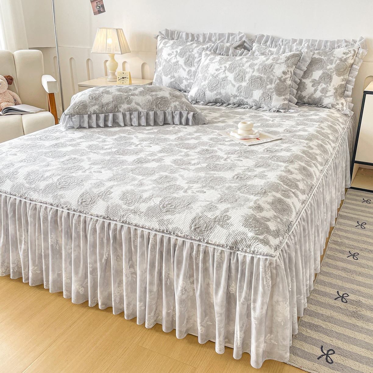 莱凯家纺 2026新款550gPE提花床裙款凉席席子 雾影玫瑰-灰