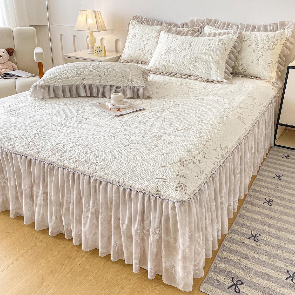 莱凯家纺 2026新款550gPE提花床裙款凉席席子 浅茶枝语