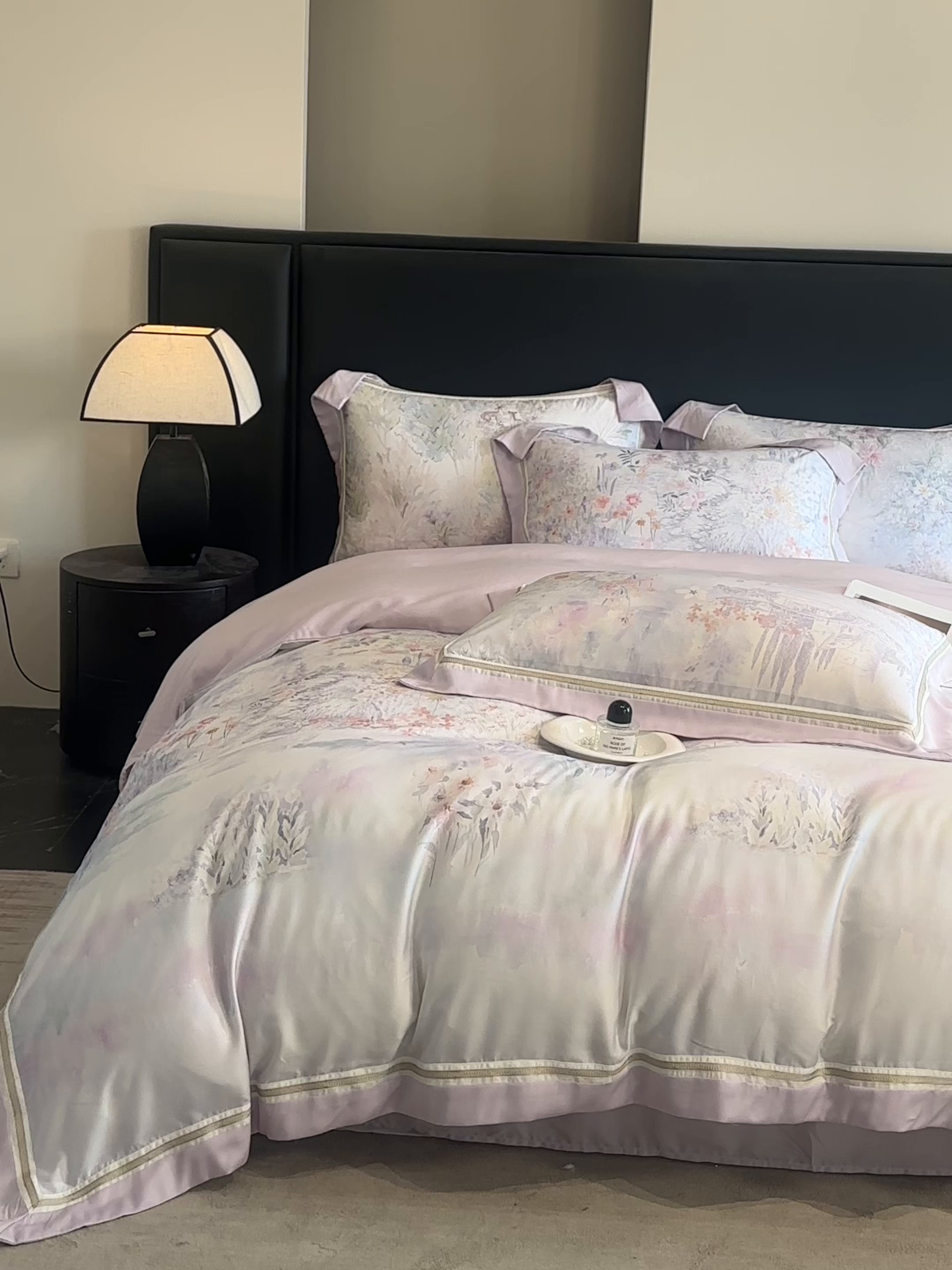 91家纺网 家纺一手货源 找家纺 博纳家纺 2026新款林间鹿语系列天丝四件套 春野序-浅紫