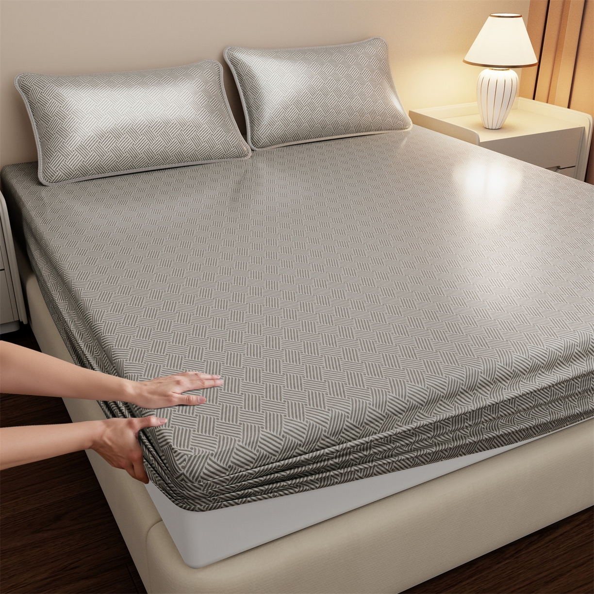 91家纺网 家纺一手货源 找家纺 义博家纺 2026新款碳光冰丝席饼干花床笠款 饼干花  灰色