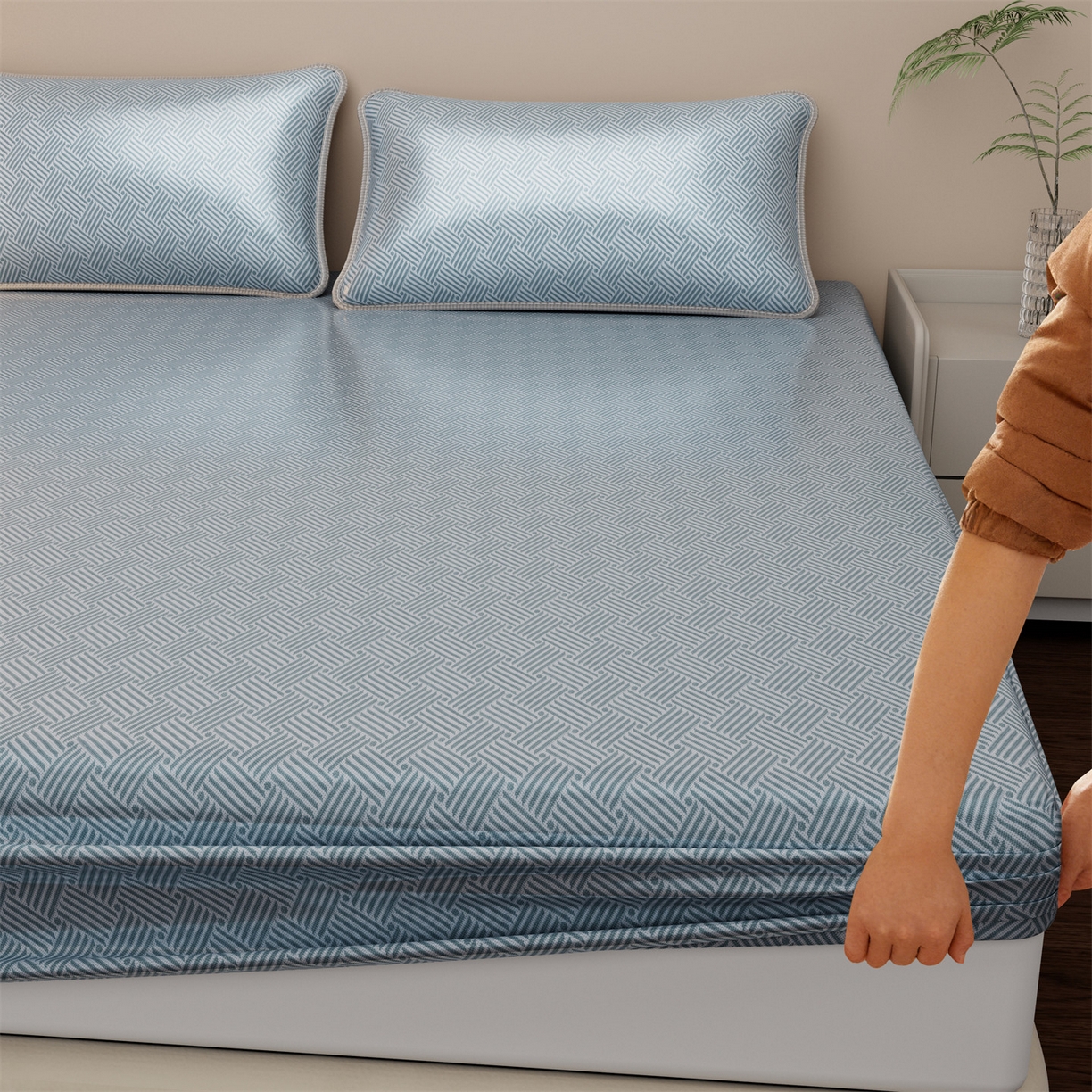 91家纺网 家纺一手货源 找家纺 义博家纺 2026新款碳光冰丝席饼干花床笠款 饼干花  蓝色