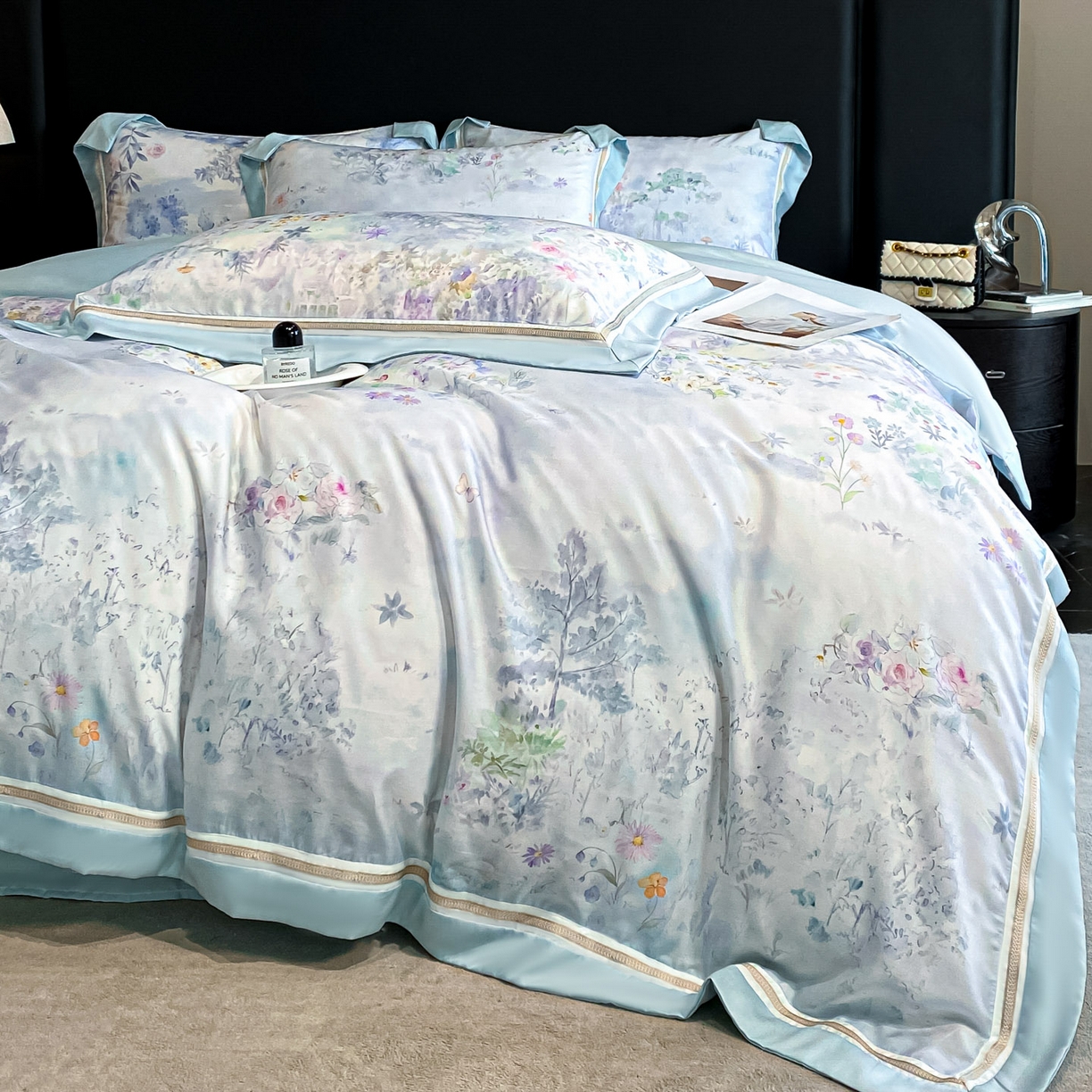 91家纺网 家纺一手货源 找家纺 博纳家纺 2026新款林间鹿语系列天丝四件套 蝶漫柔境-海岛蓝