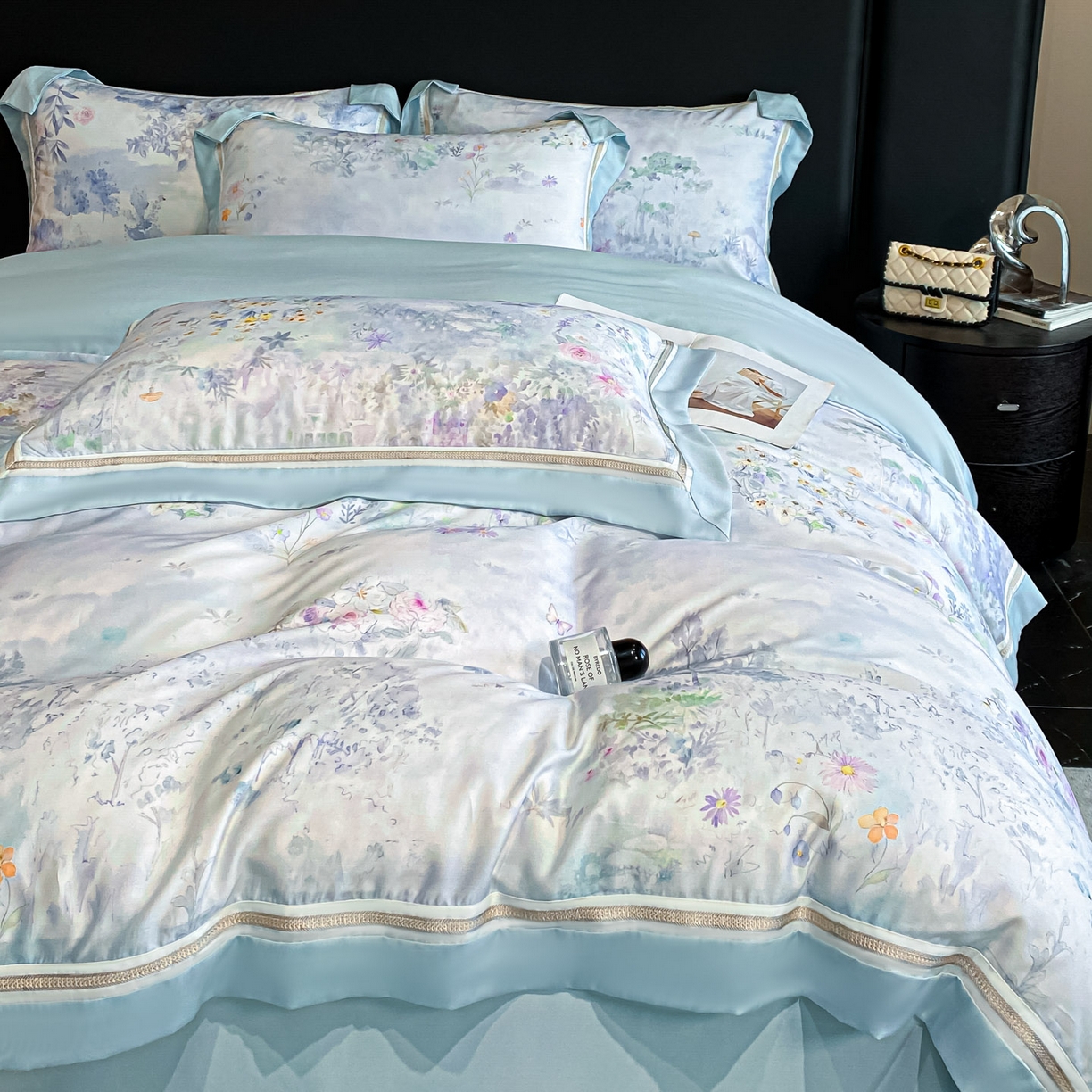 91家纺网 家纺一手货源 找家纺 博纳家纺 2026新款林间鹿语系列天丝四件套 蝶漫柔境-海岛蓝