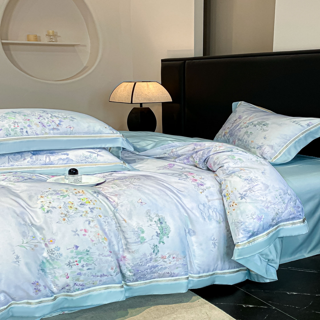 91家纺网 家纺一手货源 找家纺 博纳家纺 2026新款林间鹿语系列天丝四件套 蝶漫柔境-海岛蓝