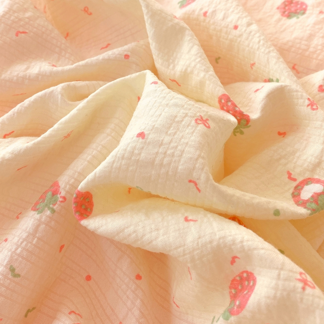 91家纺网 家纺一手货源 找家纺 爱橙家纺（原艾橙家纺） 2026春夏新款A类高品质110克超柔泡芙纱四件套 美莓果