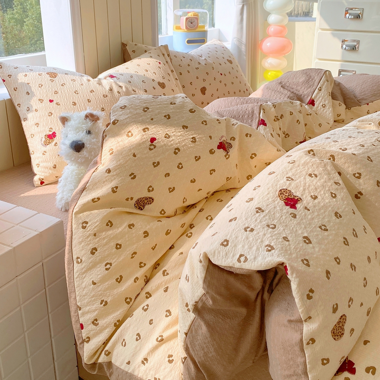 91家纺网 家纺一手货源 找家纺 爱橙家纺（原艾橙家纺） 2026春夏新款A类高品质110克超柔泡芙纱四件套 豹纹甜心