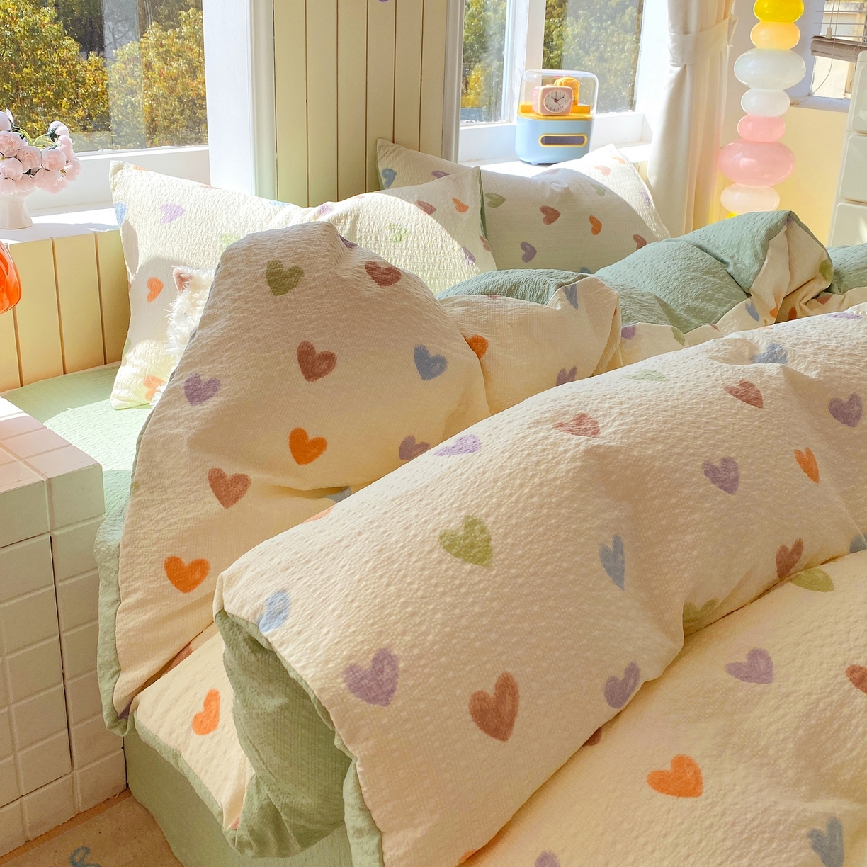 91家纺网 家纺一手货源 找家纺 爱橙家纺（原艾橙家纺） 2026春夏新款A类高品质110克超柔泡芙纱四件套 马卡龙爱心