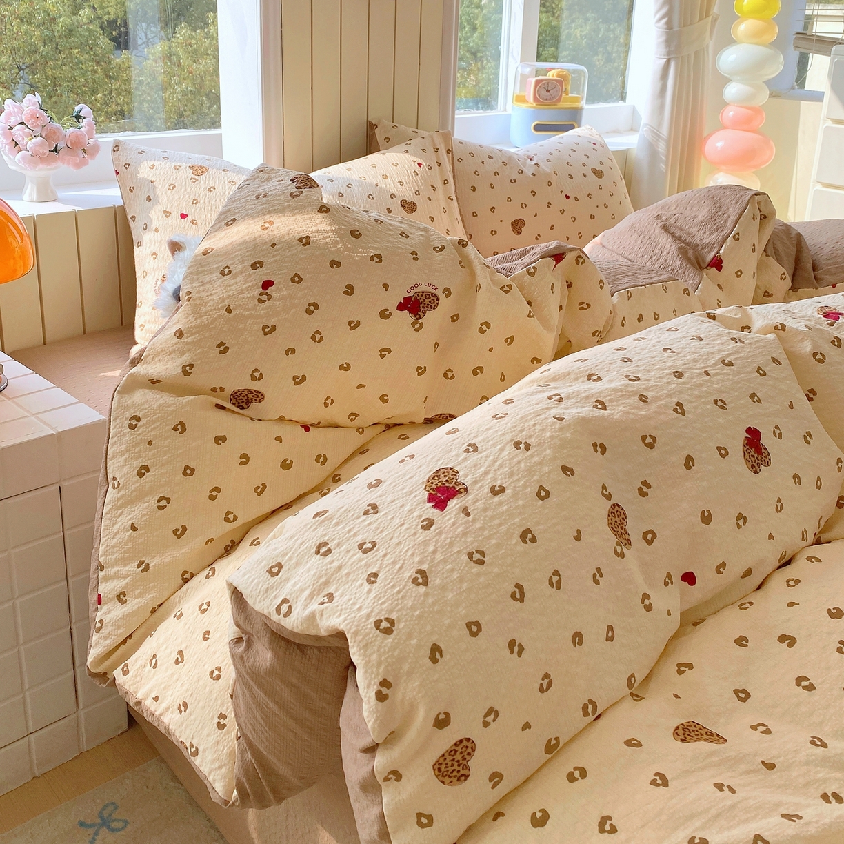 91家纺网 家纺一手货源 找家纺 爱橙家纺（原艾橙家纺） 2026春夏新款A类高品质110克超柔泡芙纱四件套 豹纹甜心