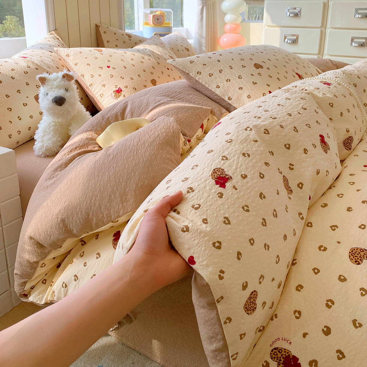 91家纺网 家纺一手货源 找家纺 爱橙家纺（原艾橙家纺） 2026春夏新款A类高品质110克超柔泡芙纱四件套 豹纹甜心