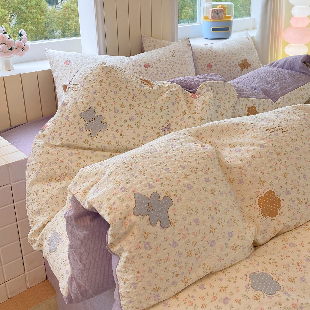 91家纺网 家纺一手货源 找家纺 爱橙家纺（原艾橙家纺） 2026春夏新款A类高品质110克超柔泡芙纱四件套 曲奇小熊