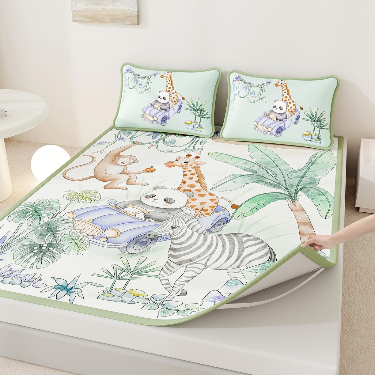 91家纺网 家纺一手货源 找家纺 家品罗兰 2026A类数码印花大版卡通冰丝凉席双人席可机洗学生宿舍空调软席三件套三明治网底 动物乐园