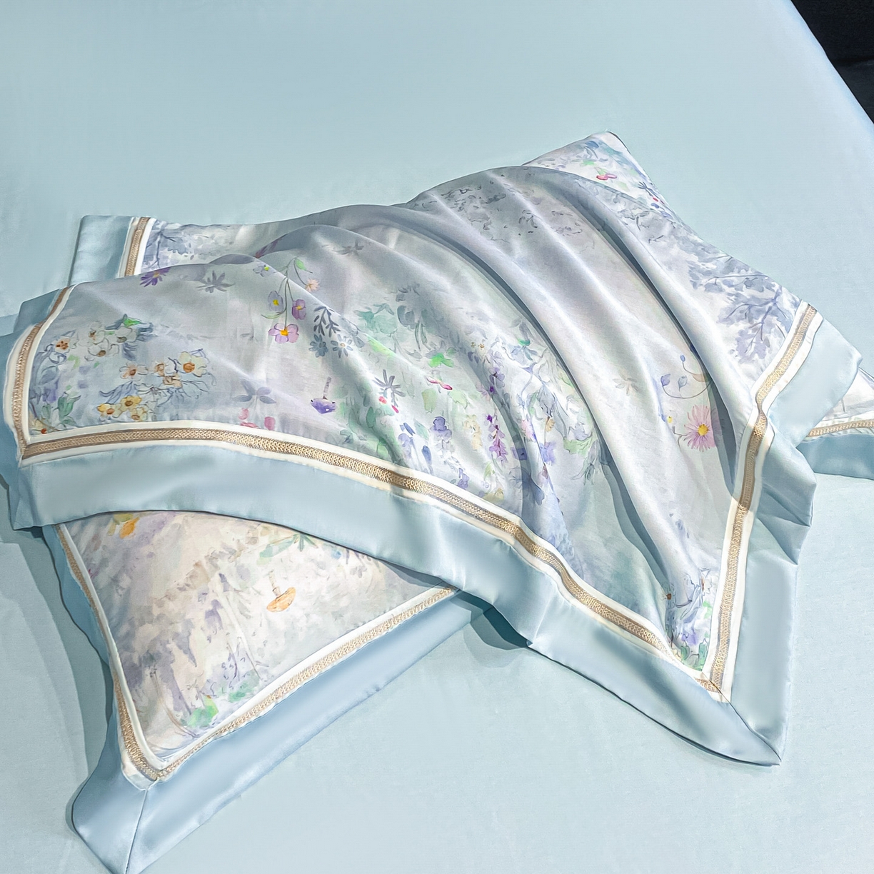 91家纺网 家纺一手货源 找家纺 博纳家纺 2026新款林间鹿语系列天丝四件套 蝶漫柔境-海岛蓝