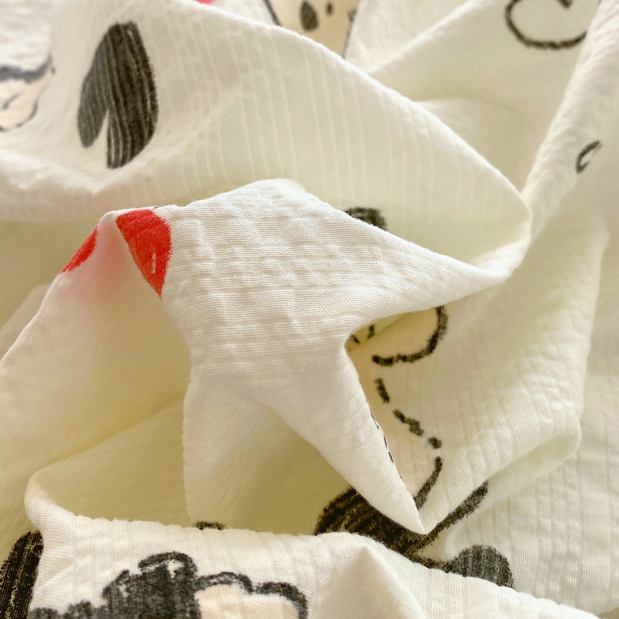 91家纺网 家纺一手货源 找家纺 爱橙家纺（原艾橙家纺） 2026春夏新款A类高品质110克超柔泡芙纱四件套 线条小狗