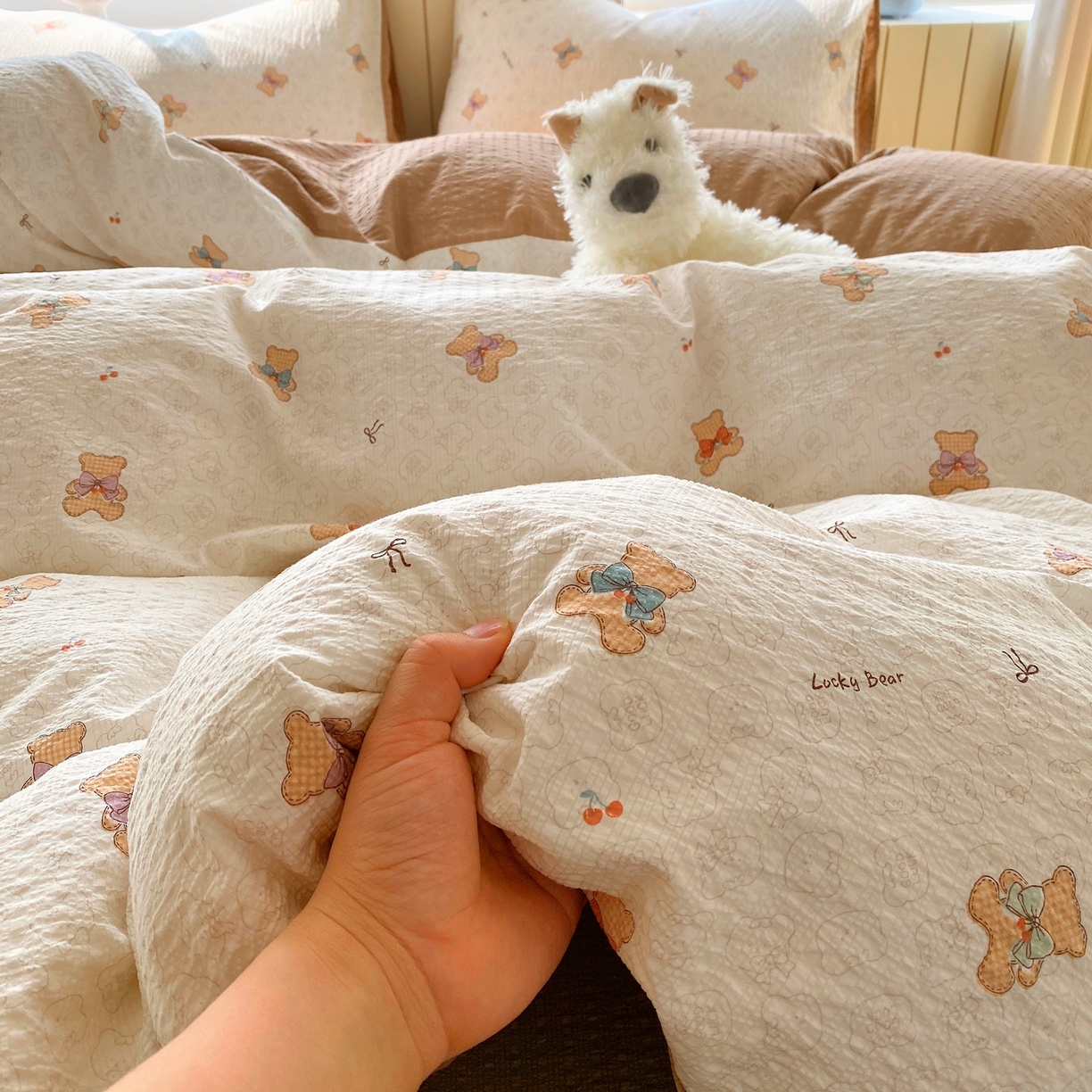 91家纺网 家纺一手货源 找家纺 爱橙家纺（原艾橙家纺） 2026春夏新款A类高品质110克超柔泡芙纱四件套 云朵熊