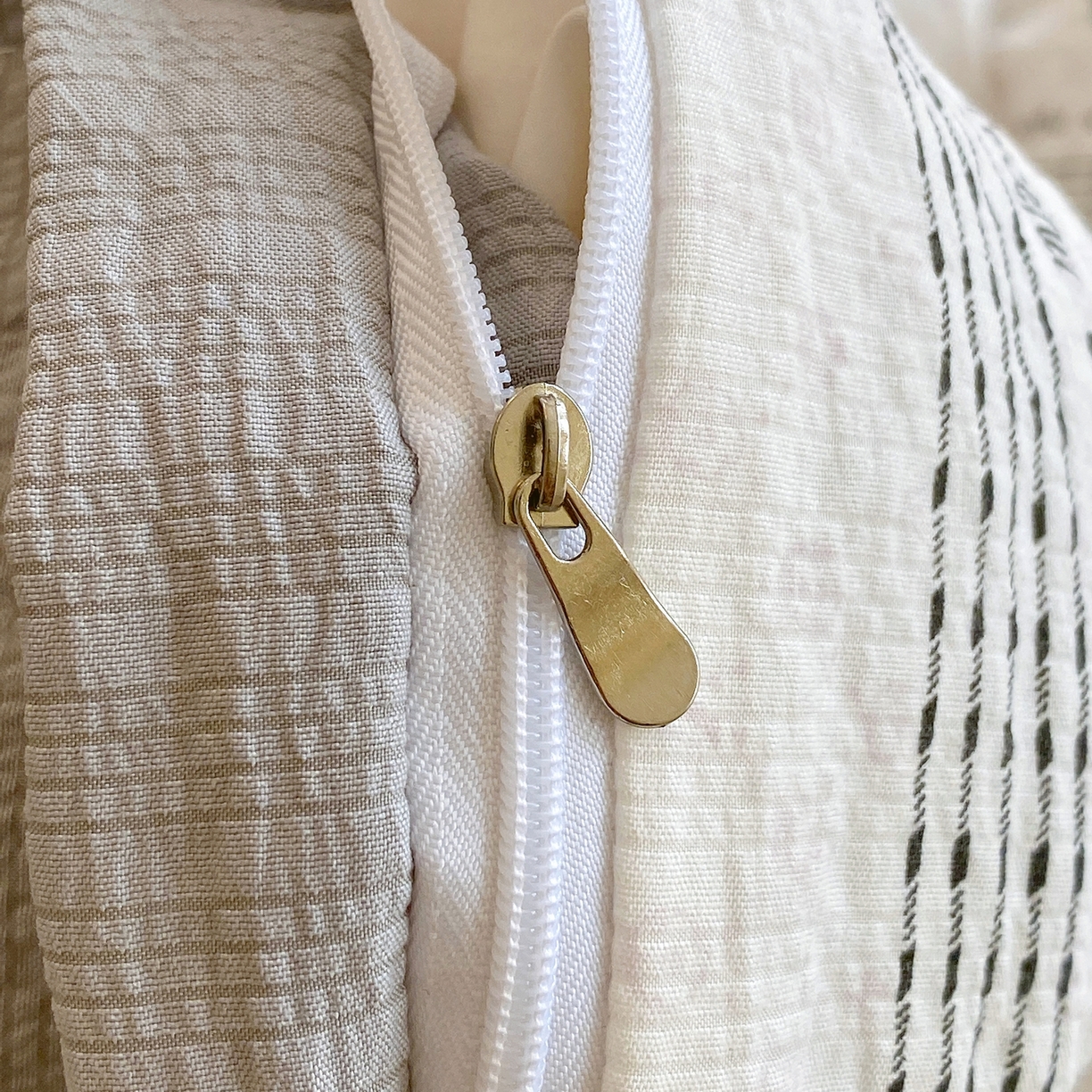 91家纺网 家纺一手货源 找家纺 爱橙家纺（原艾橙家纺） 2026春夏新款A类高品质110克超柔泡芙纱四件套 蝶语