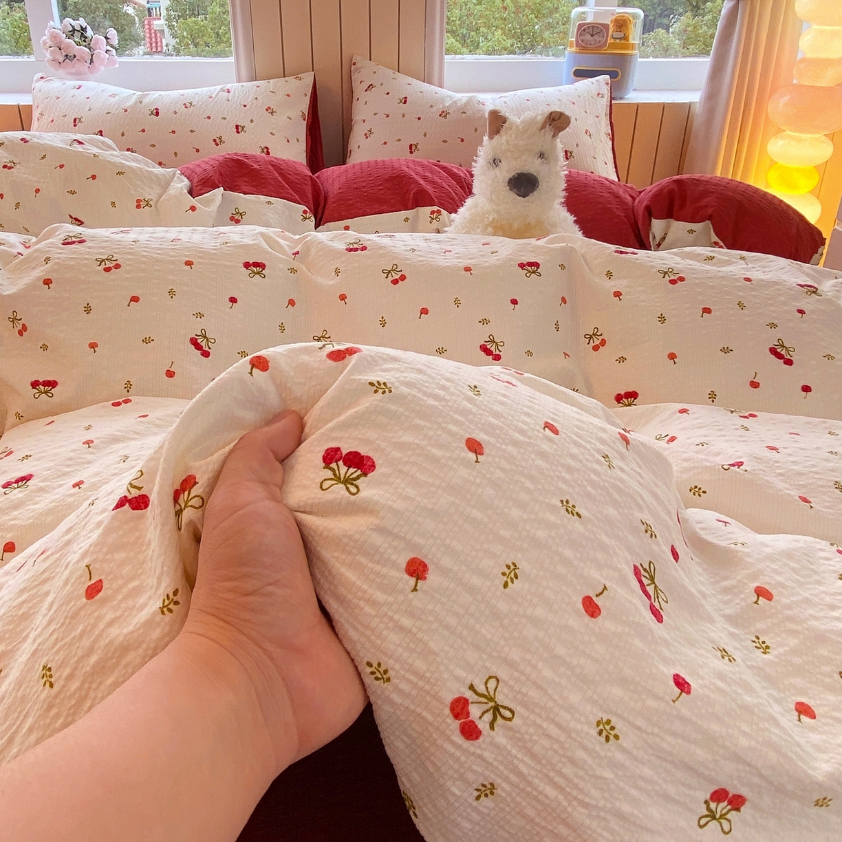 91家纺网 家纺一手货源 找家纺 爱橙家纺（原艾橙家纺） 2026春夏新款A类高品质110克超柔泡芙纱四件套 樱红絮语