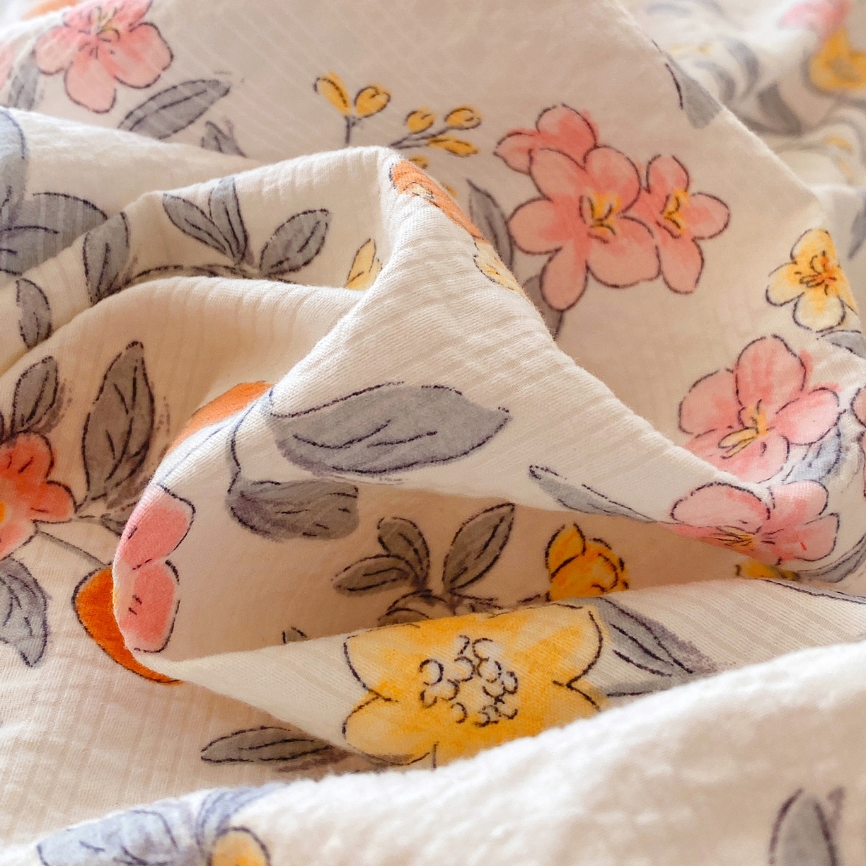 91家纺网 家纺一手货源 找家纺 爱橙家纺（原艾橙家纺） 2026春夏新款A类高品质110克超柔泡芙纱四件套 石榴花开