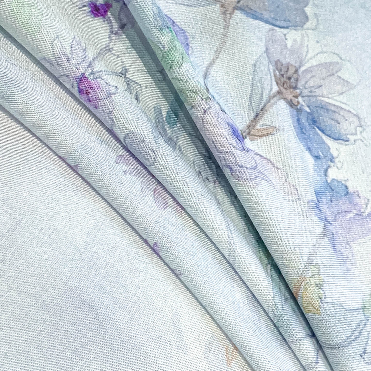 91家纺网 家纺一手货源 找家纺 博纳家纺 2026新款林间鹿语系列天丝四件套 蝶漫柔境-海岛蓝