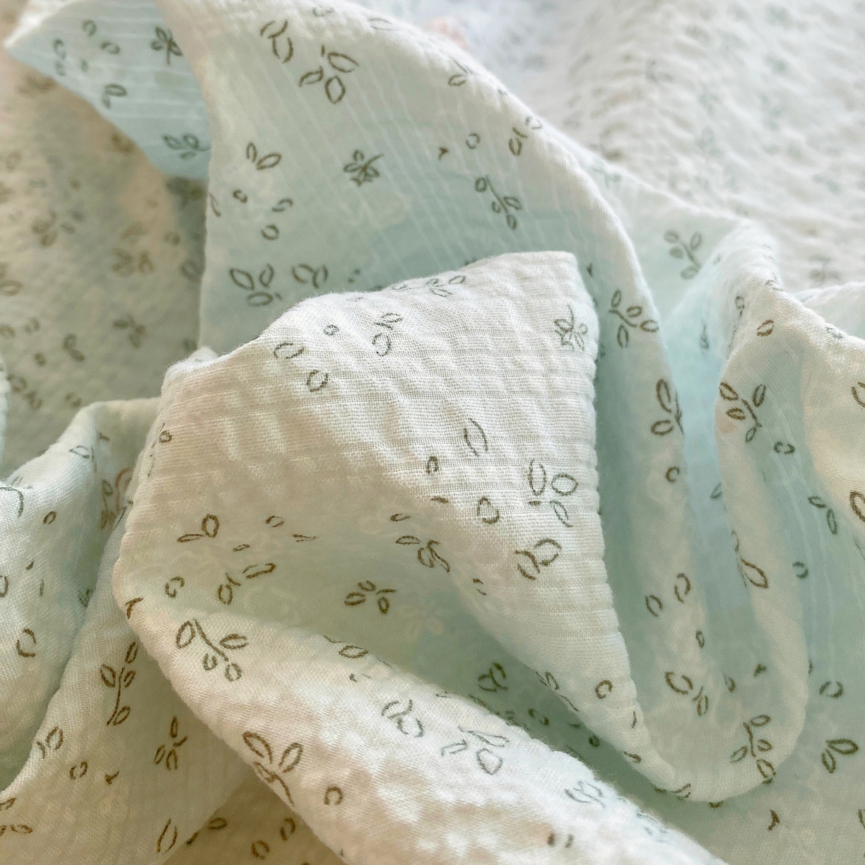 91家纺网 家纺一手货源 找家纺 爱橙家纺（原艾橙家纺） 2026春夏新款A类高品质110克超柔泡芙纱四件套 兔小妹