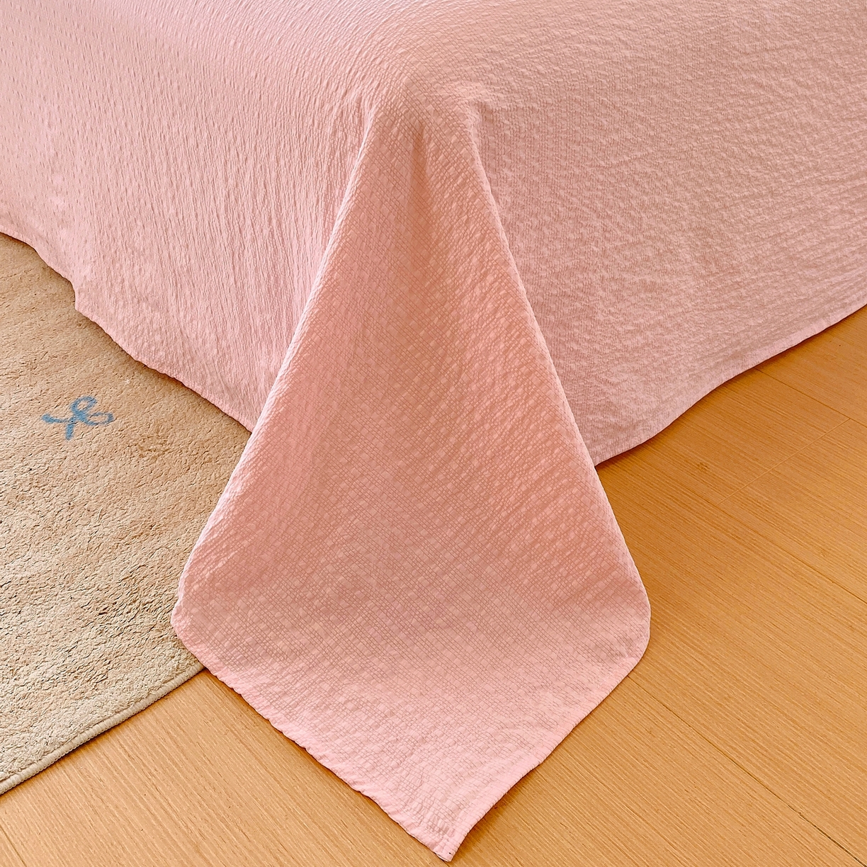 91家纺网 家纺一手货源 找家纺 爱橙家纺（原艾橙家纺） 2026春夏新款A类高品质110克超柔泡芙纱四件套 絮朵