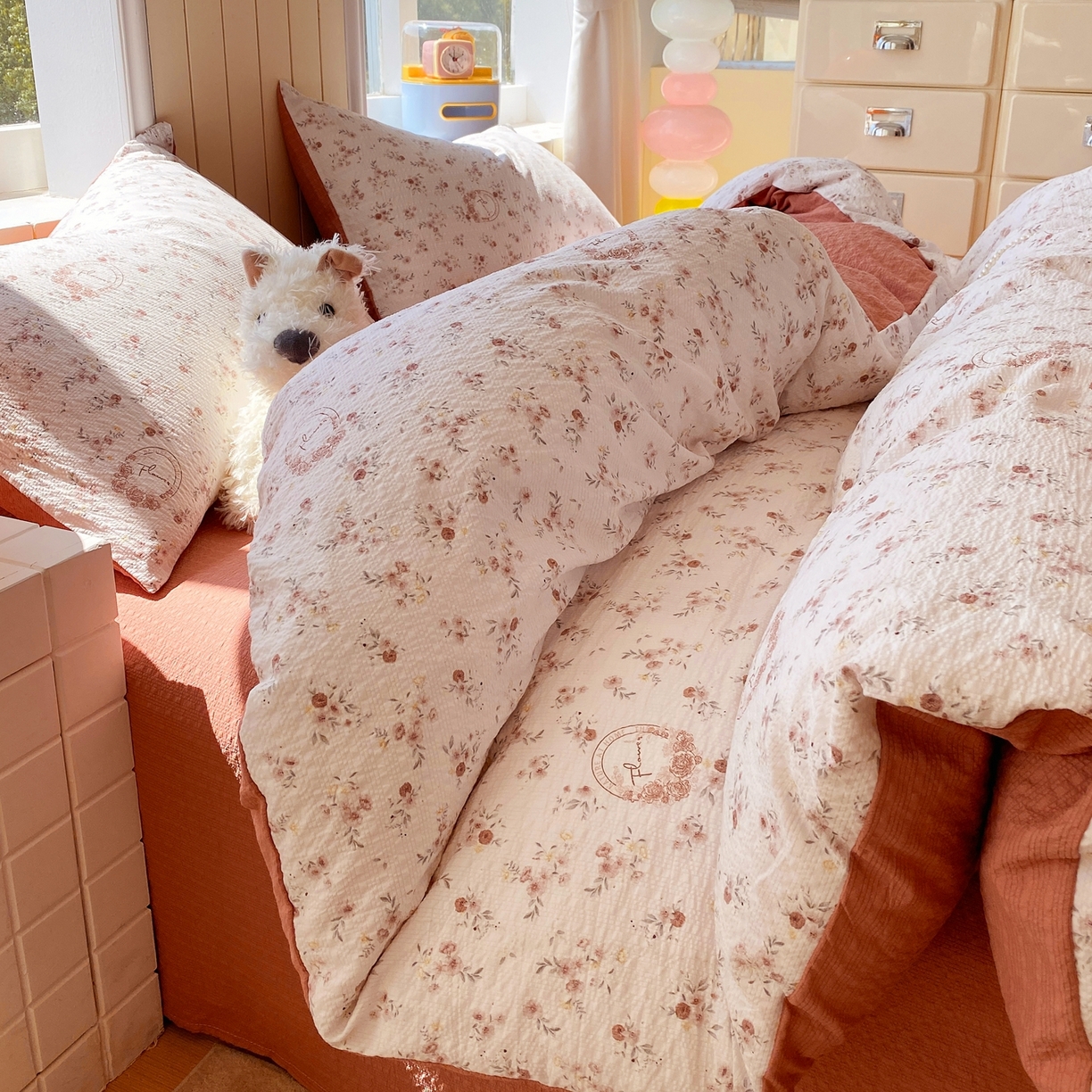 91家纺网 家纺一手货源 找家纺 爱橙家纺（原艾橙家纺） 2026春夏新款A类高品质110克超柔泡芙纱四件套 粟花信笺